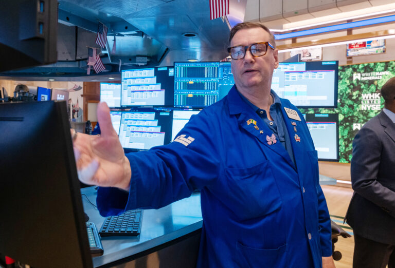Dow jumps 700 points to record with rally gaining steam after Trump signs Iran deal memorandum: Live updates – USA News 16 June 2026